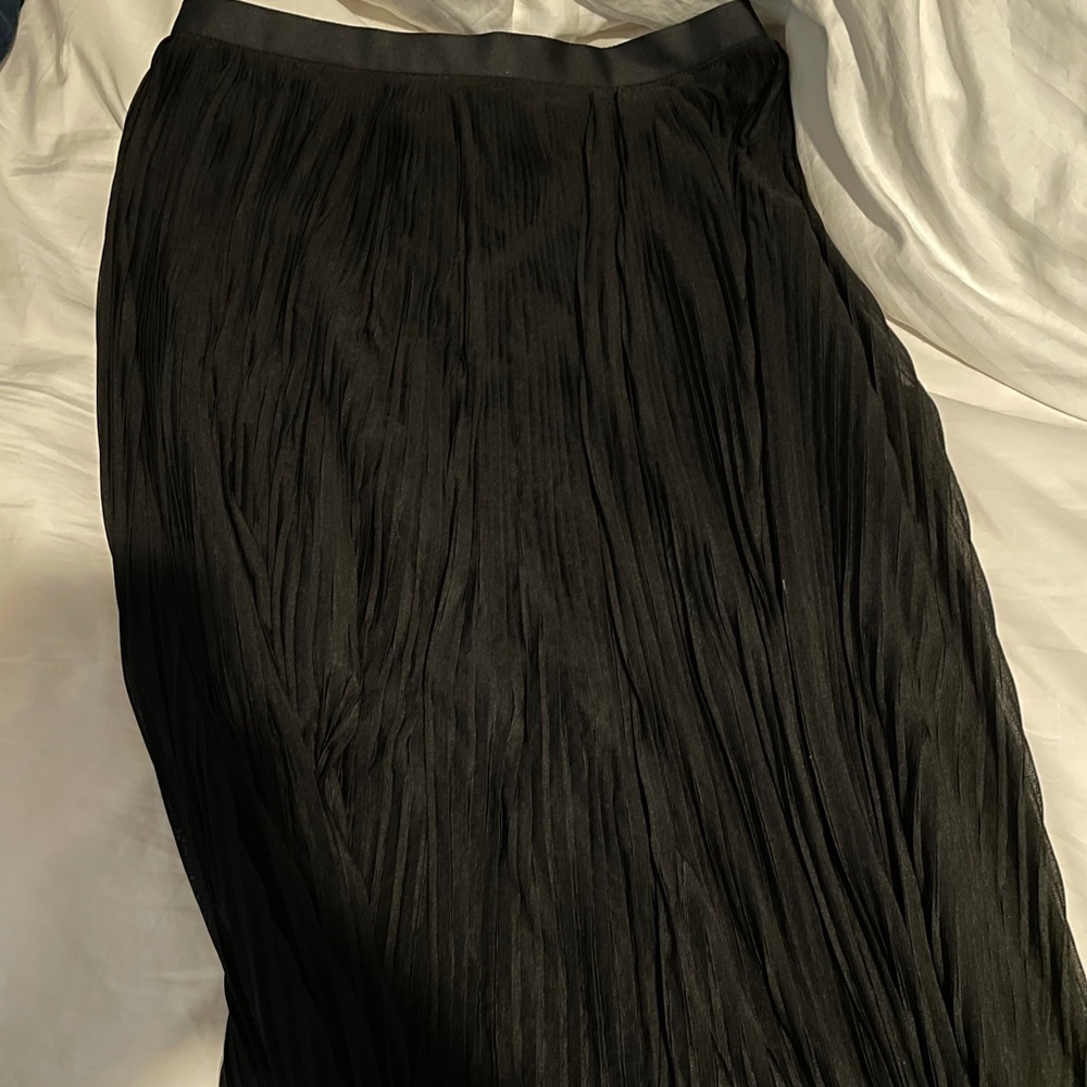Satin effect pleated skirt
